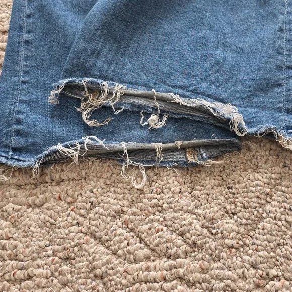 American Eagle Super Hi Rise Flare Jeans Size 2 X-Long Distressed - Picture 8 of 9